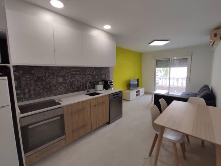 Acogedor Apartamento A 100 Mtr De La Playa, 1 Dormitorio Y Salon Con Sofa Cama Oropesa del Mar Exterior photo